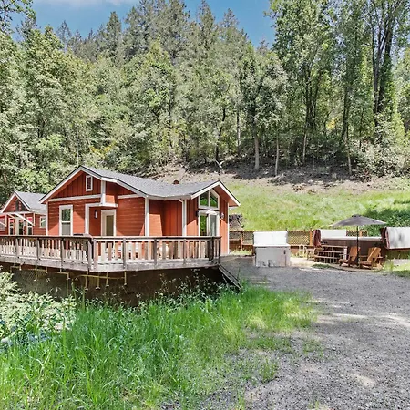 Modern Cabin Retreat With Swim Spa Hot Tub And Air Conditioning